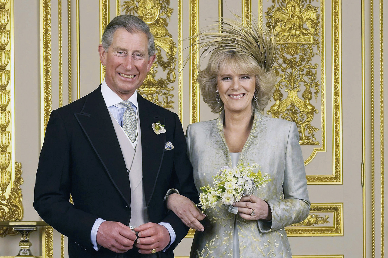 查爾斯王子與卡米拉·帕克·鮑爾斯(Camilla Parker Bowles)於2005年成婚。卡米拉成為了康沃爾公爵夫人，夫婦二人均是再婚。