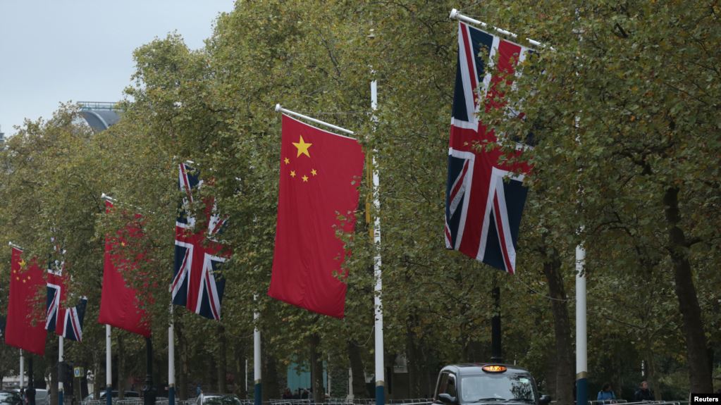 中英兩國國旗在倫敦街頭飄揚。（2015年10月19日）