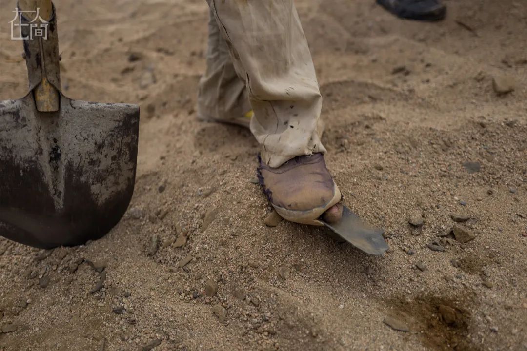 離開故土進沙漠 24位中國打工人在非洲過年實錄