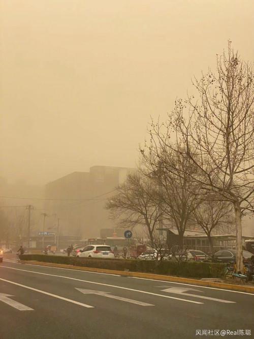 北京沙塵暴“卷土重來”，朋友圈刷屏：您今兒吃土沒