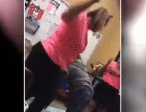 美國6歲女孩遭校長用板子狠打…媽媽錄下全過程