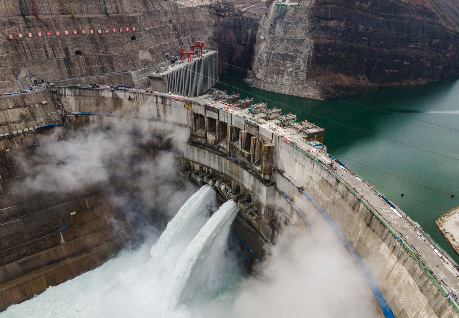又一三峽工程！中國這水電站大壩主體完工 多項世界之最