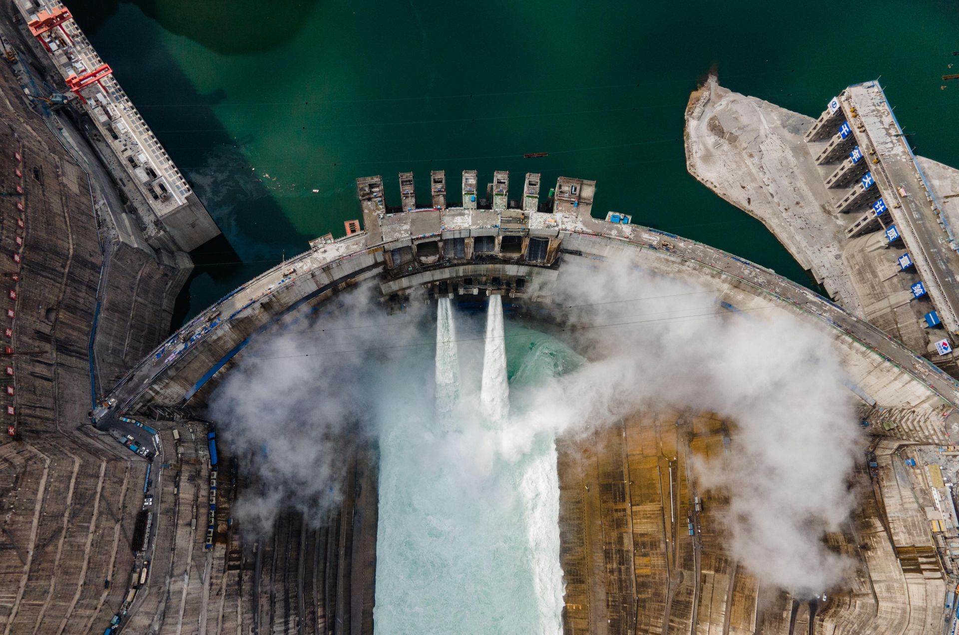 又一三峽工程！中國這水電站大壩主體完工 多項世界之最