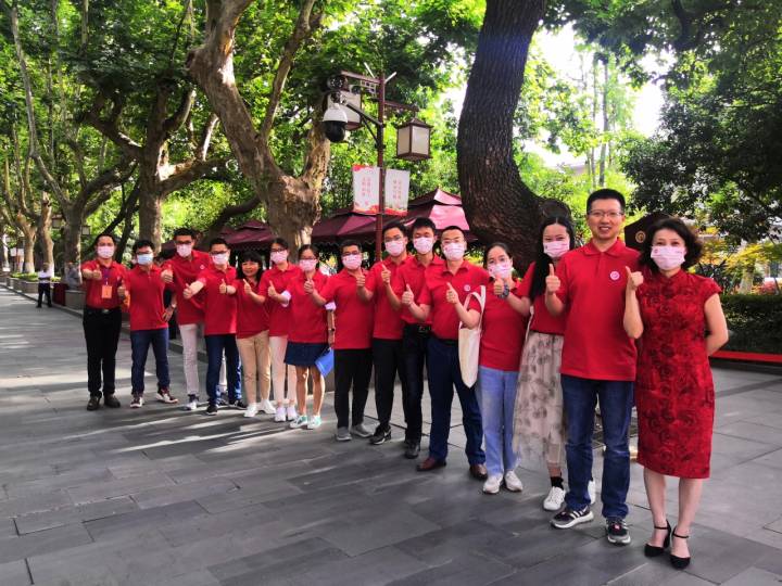 中國高考直擊：學生花式趕考，家長老師花式應援