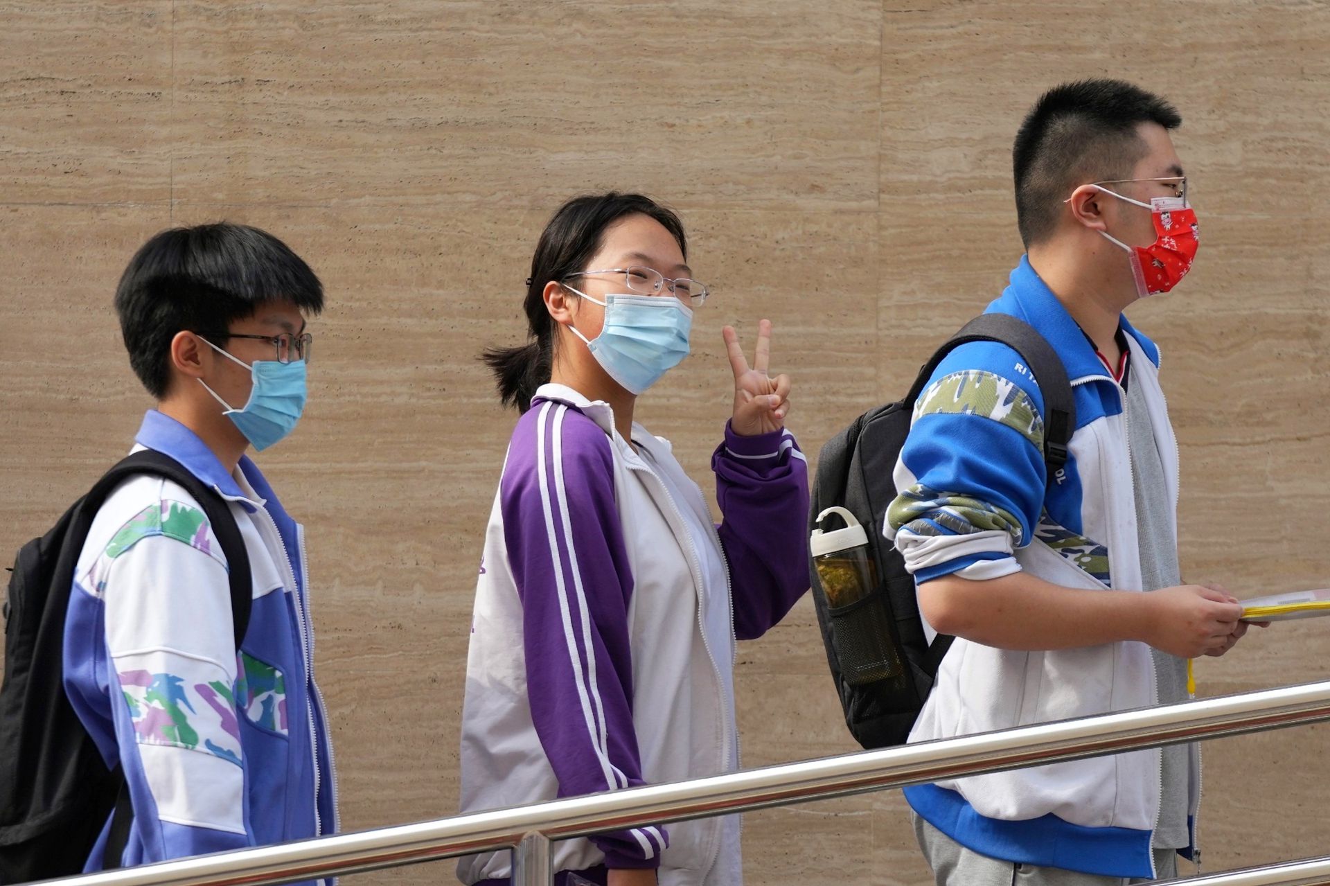 中國史上參加人數最多高考 圖看疫情下首日現場
