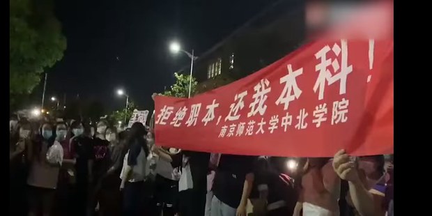 視頻直擊:中國多所學院示威事件 學生被打頭破血流