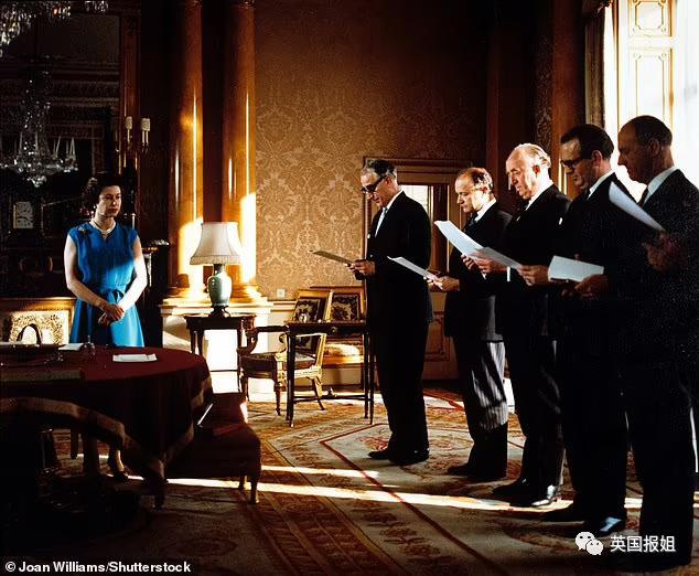 女王遭牛津學生集體抵製！要求推翻君主製？
