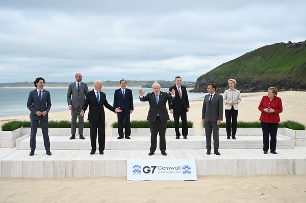 約翰遜G7慘遭冷落！還不如新婚妻子受歡迎 尷尬瞬間曝光