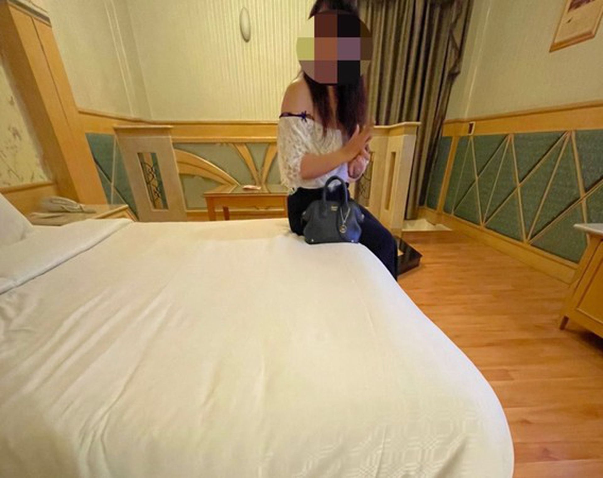 台灣疫情悲歌 28歲人妻失業老公被減薪 為養兒賣淫被捕