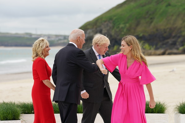 約翰遜G7慘遭冷落！還不如新婚妻子受歡迎 尷尬瞬間曝光