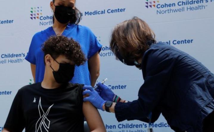 太扯了！近900人在紐約時代廣場被注射過期疫苗……