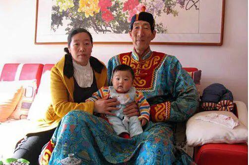 中國第一巨人閃婚後不顧勸阻生下兒子，如今怎樣了？