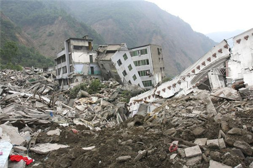 汶川地震時救下7人的"少年英雄"，如今被判刑12年...