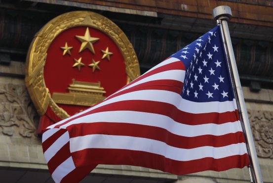 2017年11月，一麵美國國旗飄揚在北京人民大會堂外。