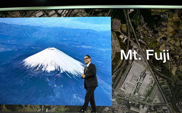 1月6日，美國拉斯維加斯，豐田公司社長豐田章男在CES上透露，公司計劃在富士山下建造一座“未來城市”。（法新社）
