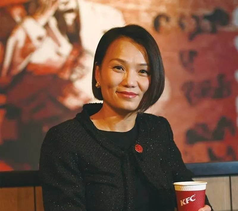年入600億！全球500強唯一華人女老板，統掌最大餐飲集團