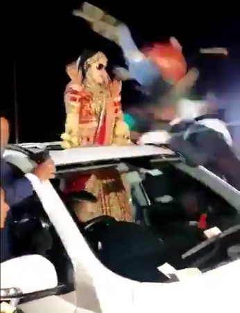 新娘車上嗨舞 賓客下秒遭淩空撞飛！慘死瞬間曝光
