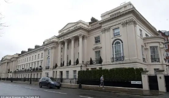 賈西姆將位於倫敦攝政公園康沃爾露台的三處主要房產改造成了一座價值2億美元的巨大豪宅