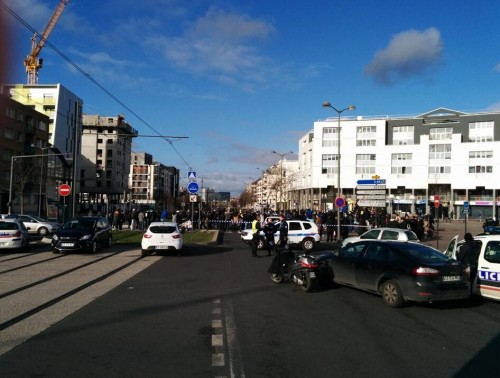 巴黎郊區郵局發生劫持事件:數名人質被劫持