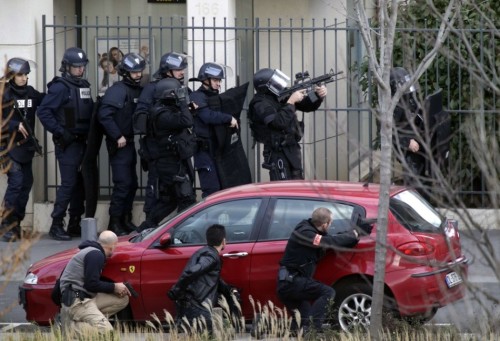 巴黎郊區郵局發生劫持事件:數名人質被劫持
